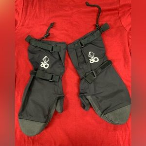 OR Outdoor Research GORE-TEX Men’s Medium Overmitt Shell Gloves